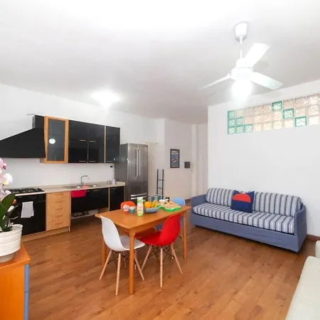 Casa Tykhe Finale Ligure