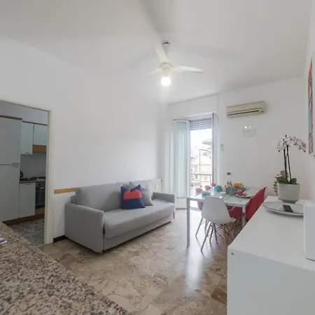 Casa Tykhe Finale Ligure